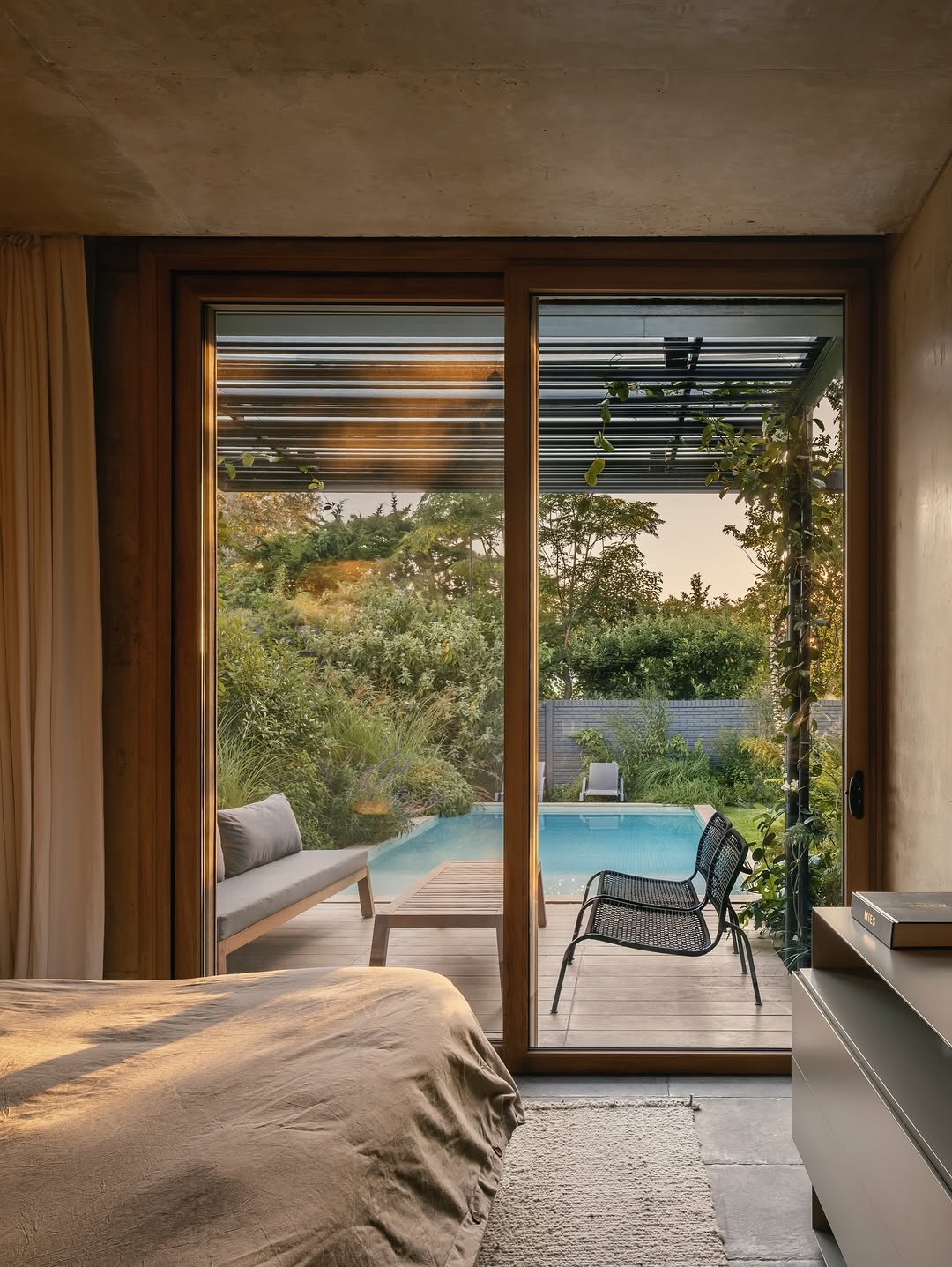 GONZALO BARDACH BUILT HOUSE JR INTO THE EARTH (image 8)
