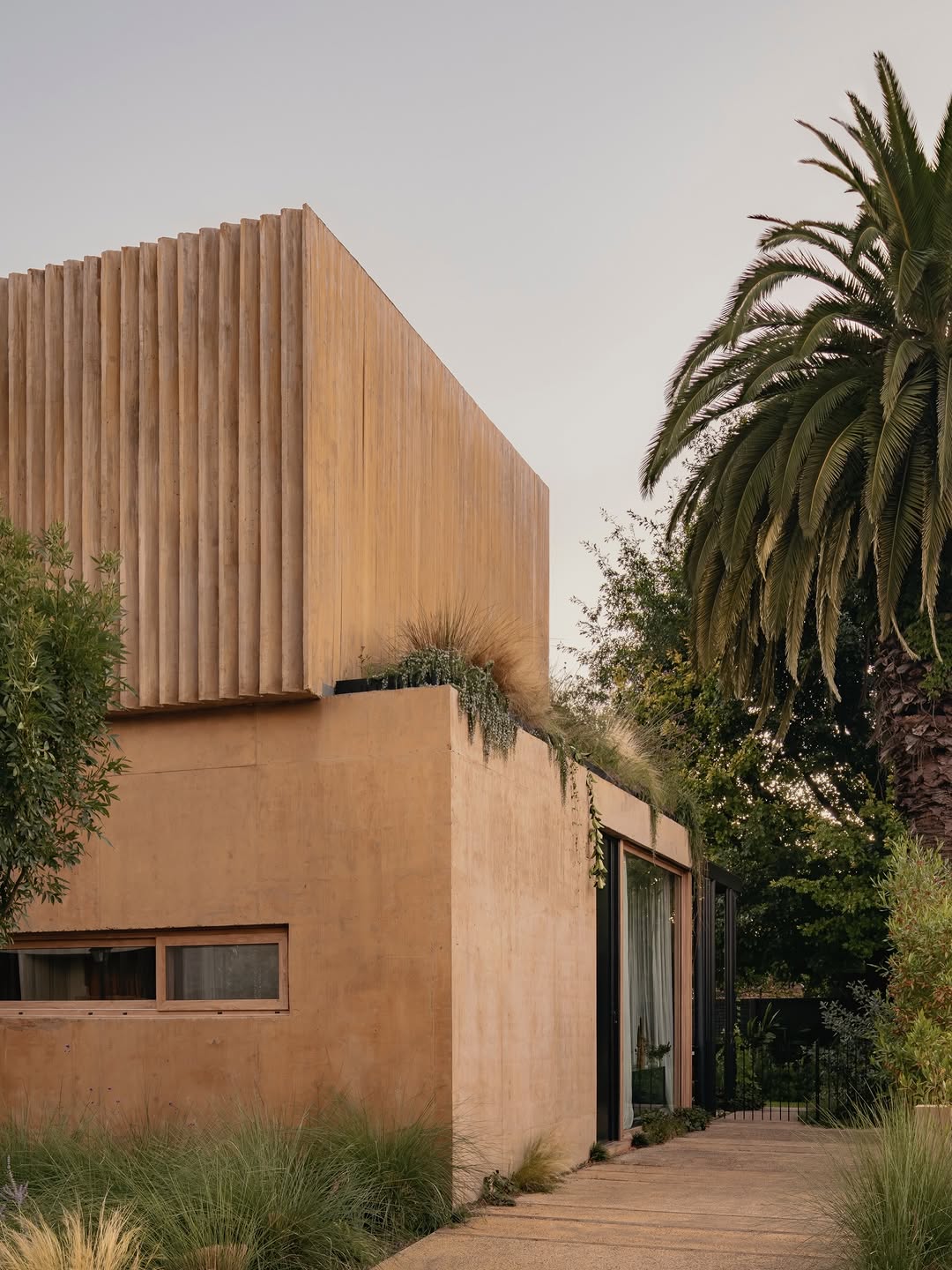 GONZALO BARDACH BUILT HOUSE JR INTO THE EARTH (image 9)