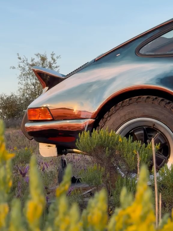 MANU CAMPA PAINTED A PORSCHE 911 BY HAND (image 2)