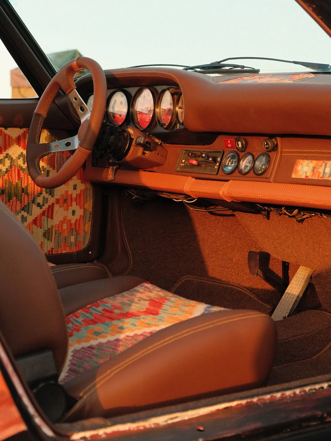 MANU CAMPA PAINTED A PORSCHE 911 BY HAND (image 3)