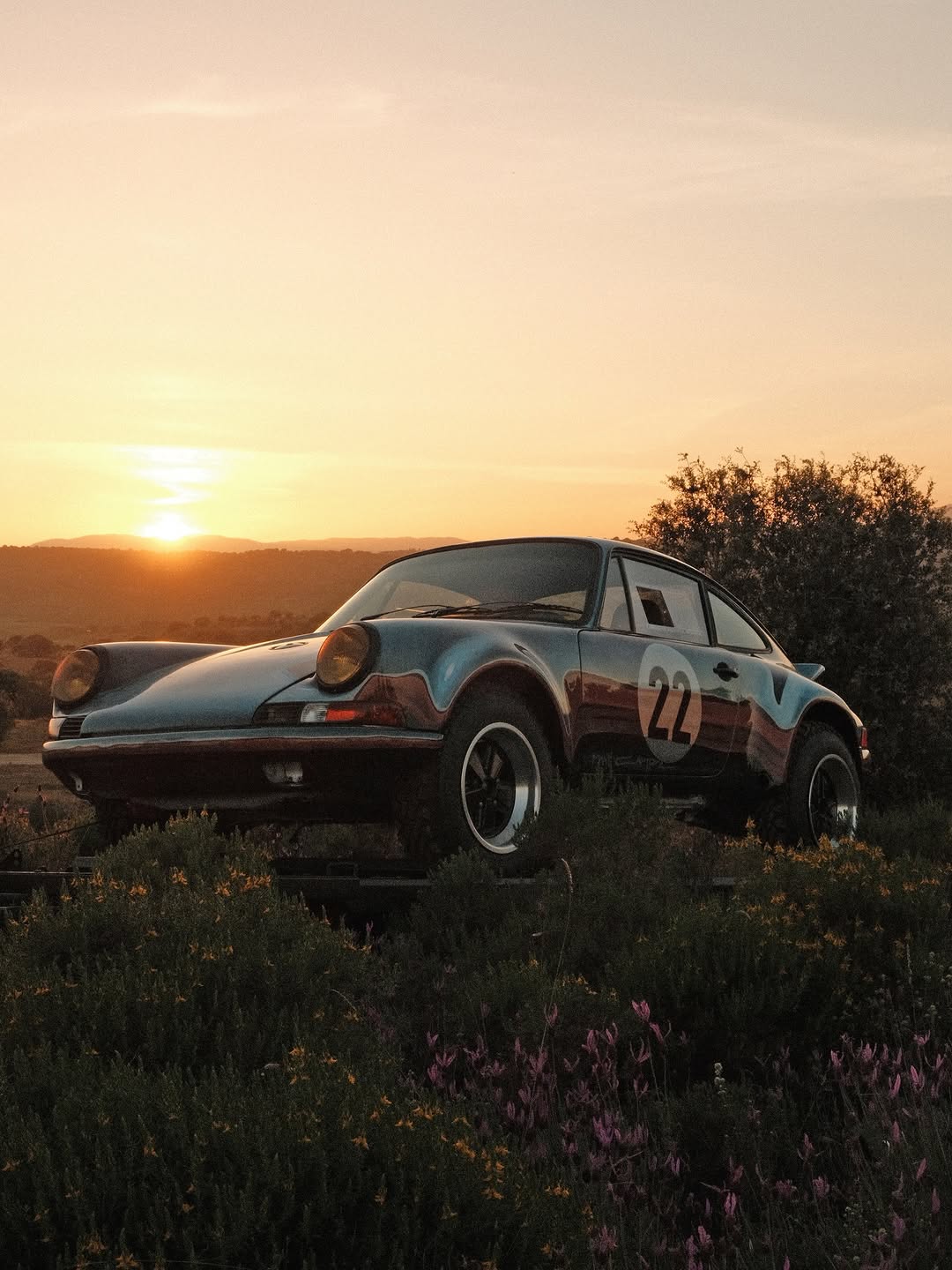 MANU CAMPA PAINTED A PORSCHE 911 BY HAND (image 4)