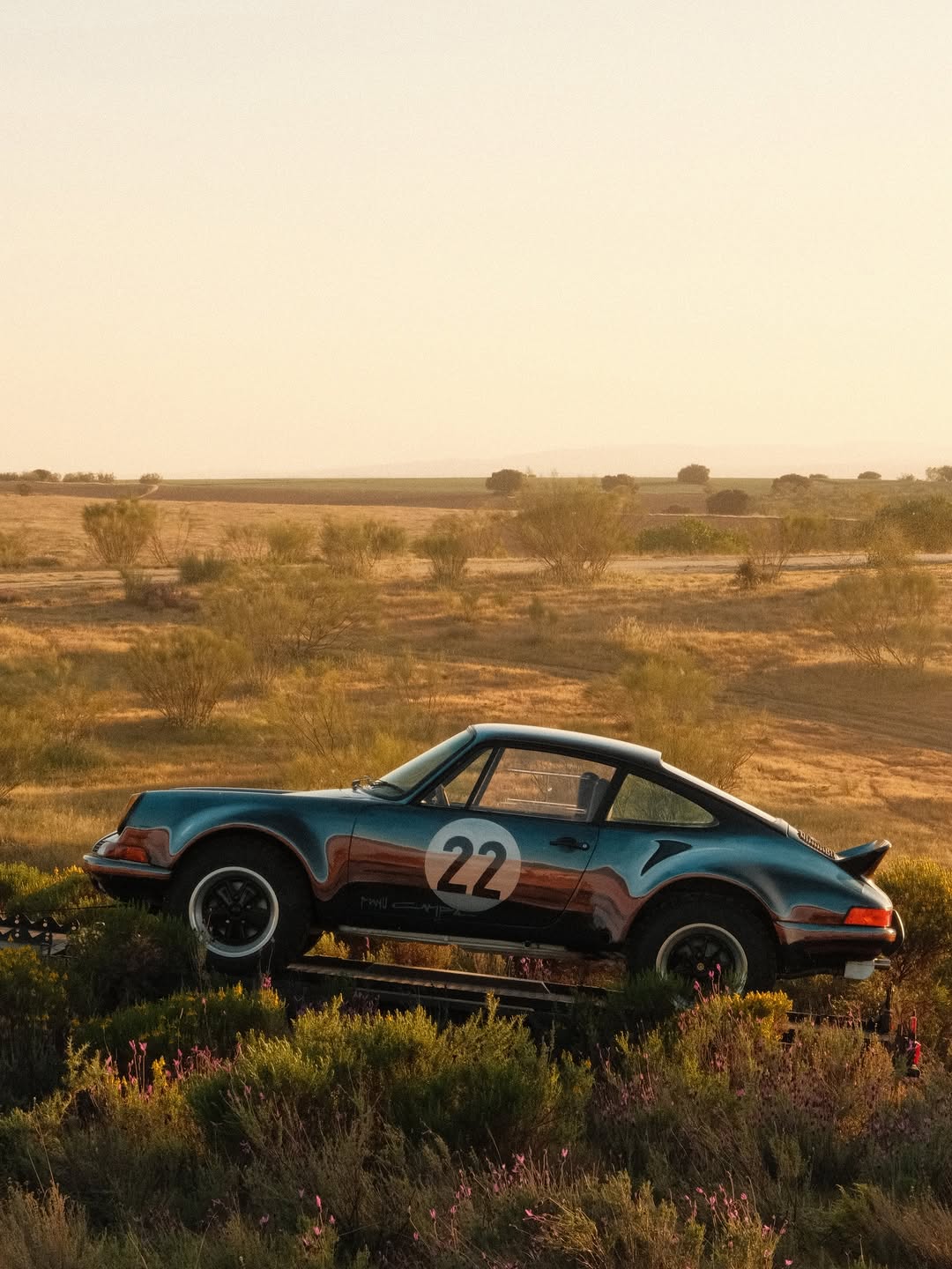 MANU CAMPA PAINTED A PORSCHE 911 BY HAND (image 6)