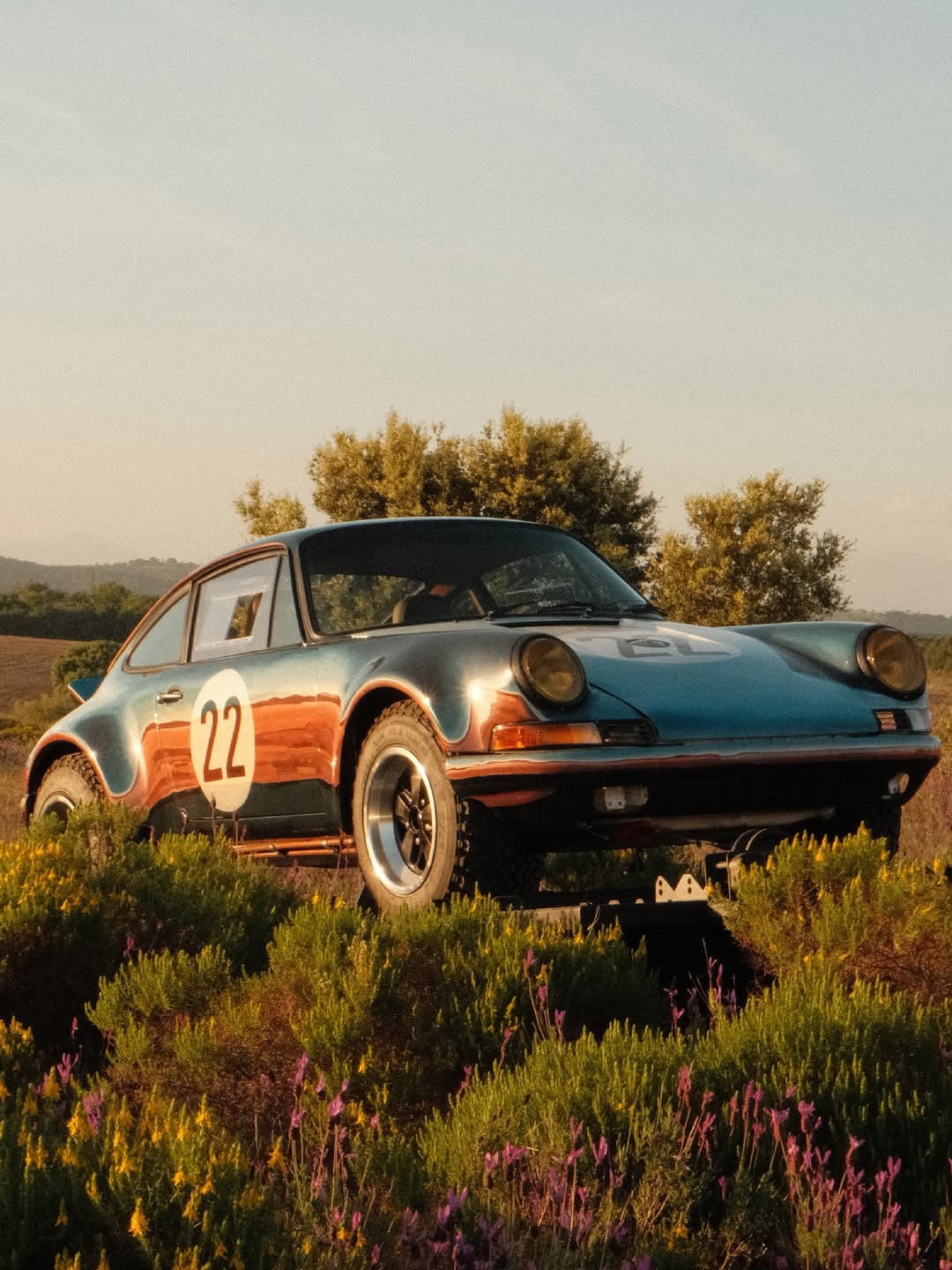 MANU CAMPA PAINTED A PORSCHE 911 BY HAND