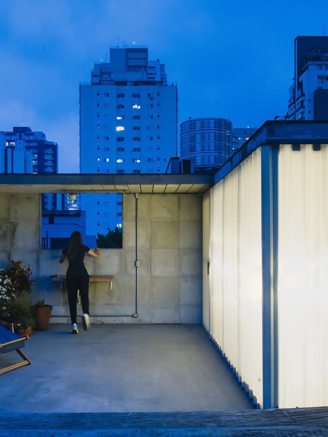 Type7 in São Paulo: A 5-Meter House Built for Filmmakers by 23 SUL (image 2)