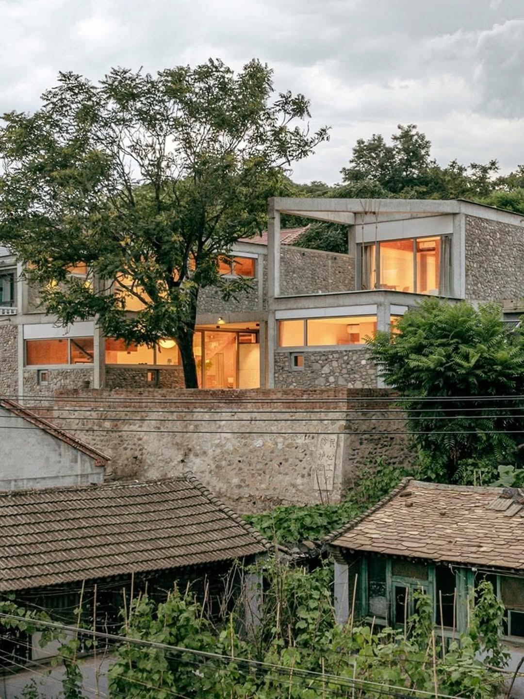 CHAOFFICE TURNED A BEIJING WASTELAND INTO A HOUSE WITH A SLIDE (image 4)