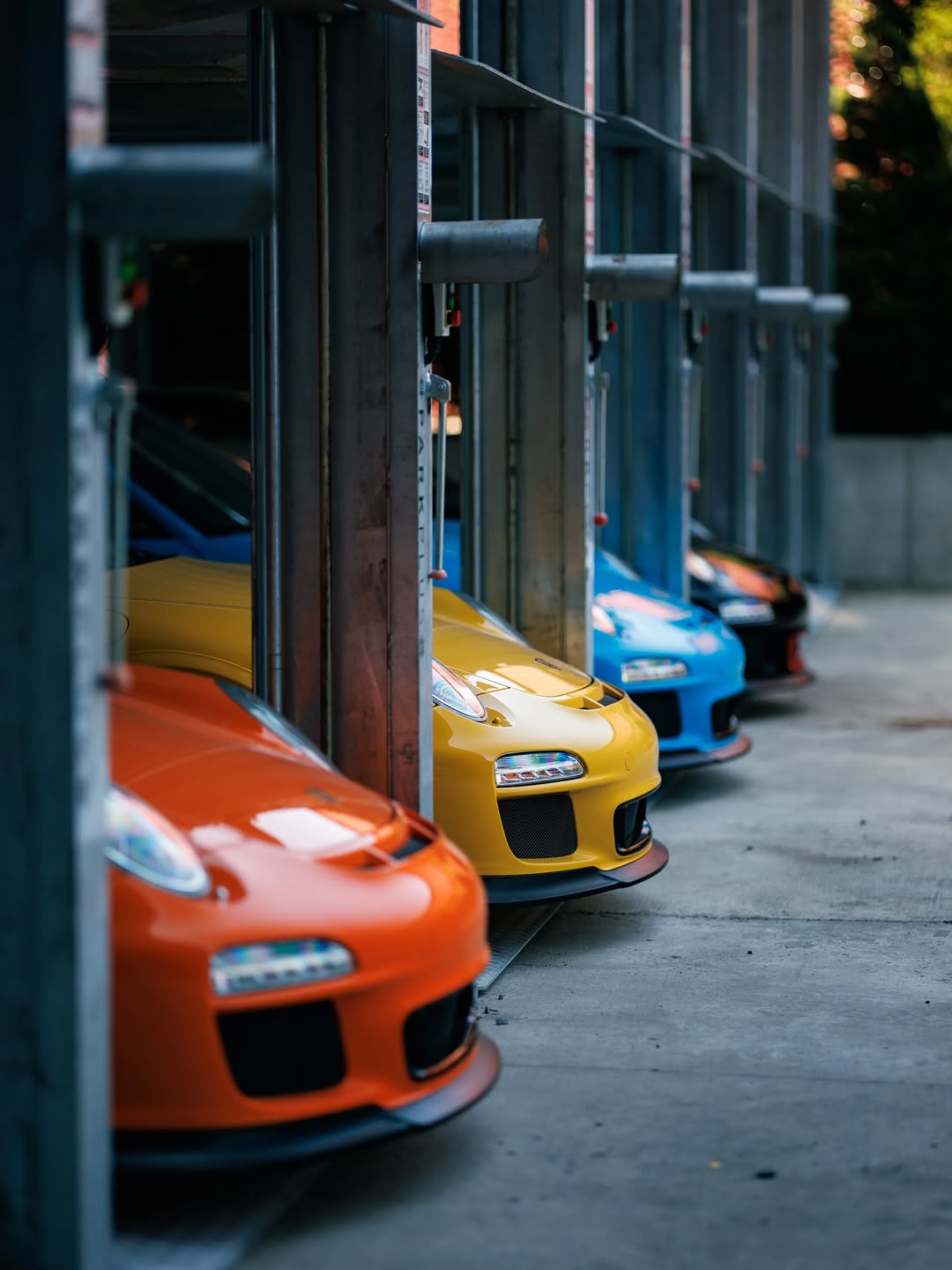 RARE SHADES 7 PUT 100 PORSCHES IN ROBERT DE NIRO'S STUDIO