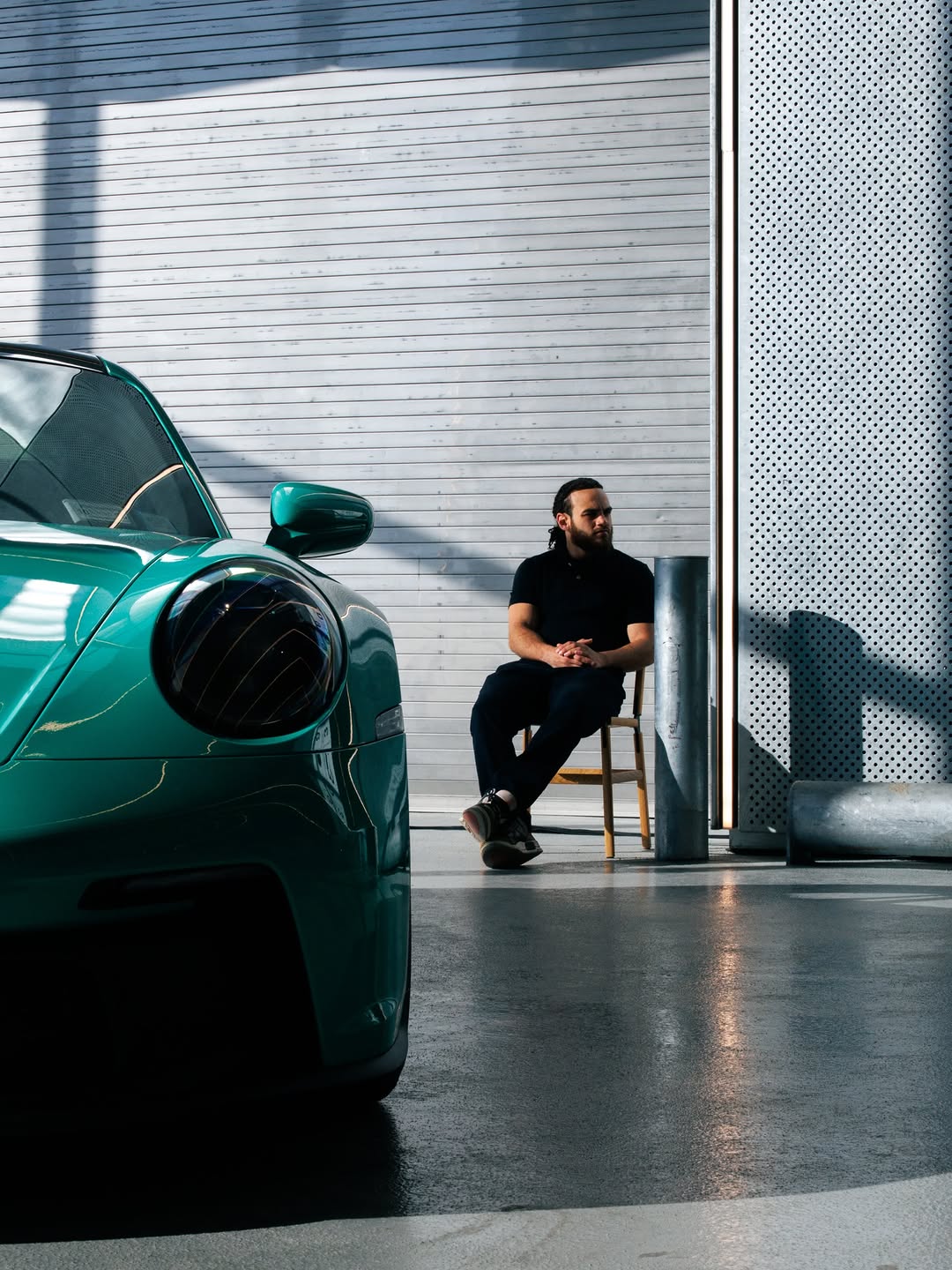 RARE SHADES 7 PUT 100 PORSCHES IN ROBERT DE NIRO'S STUDIO (image 3)