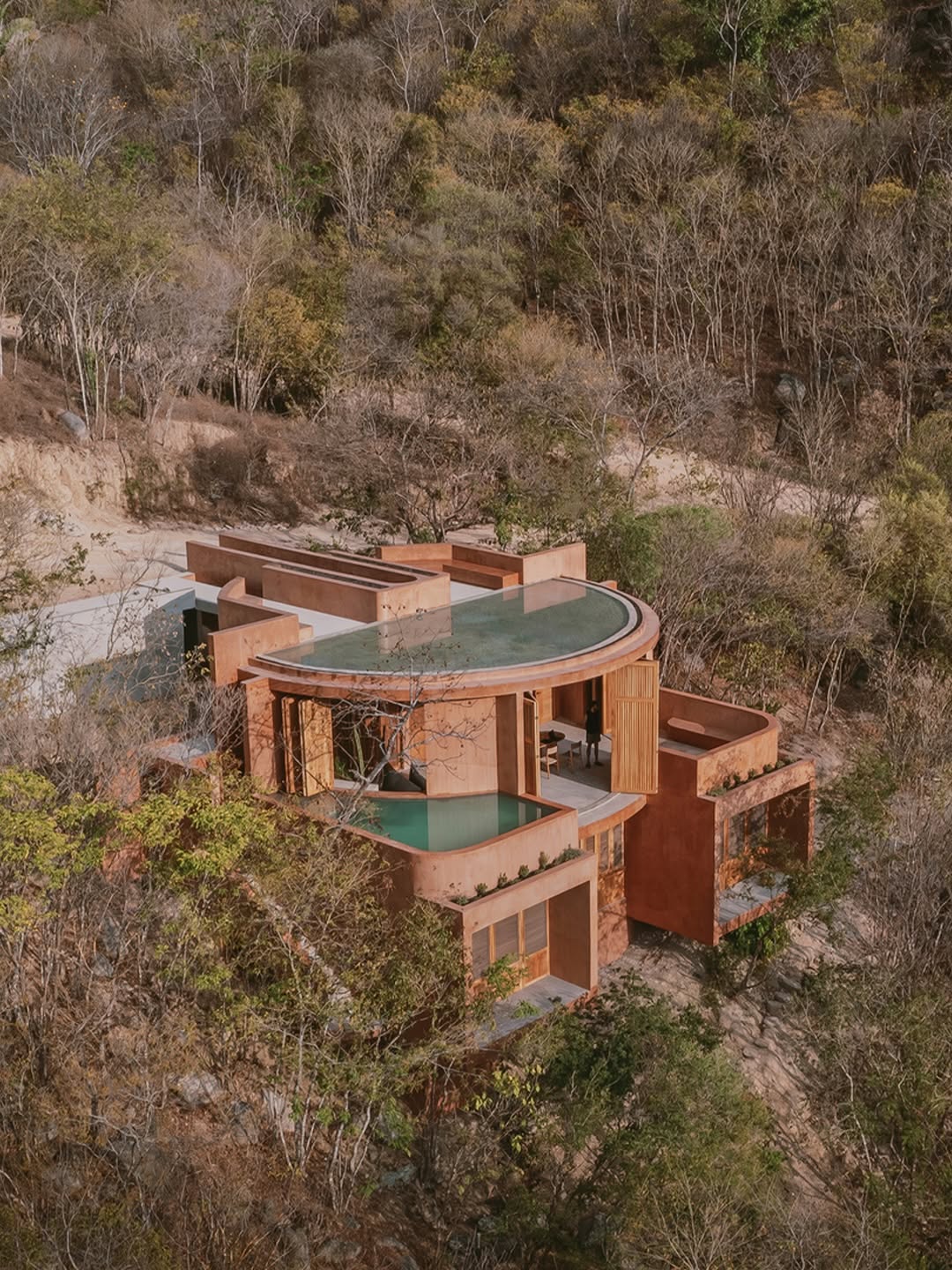 CASA TOBI SITS ON OAXACAN CLIFF FOR ONE SPECIFIC PURPOSE (image 2)