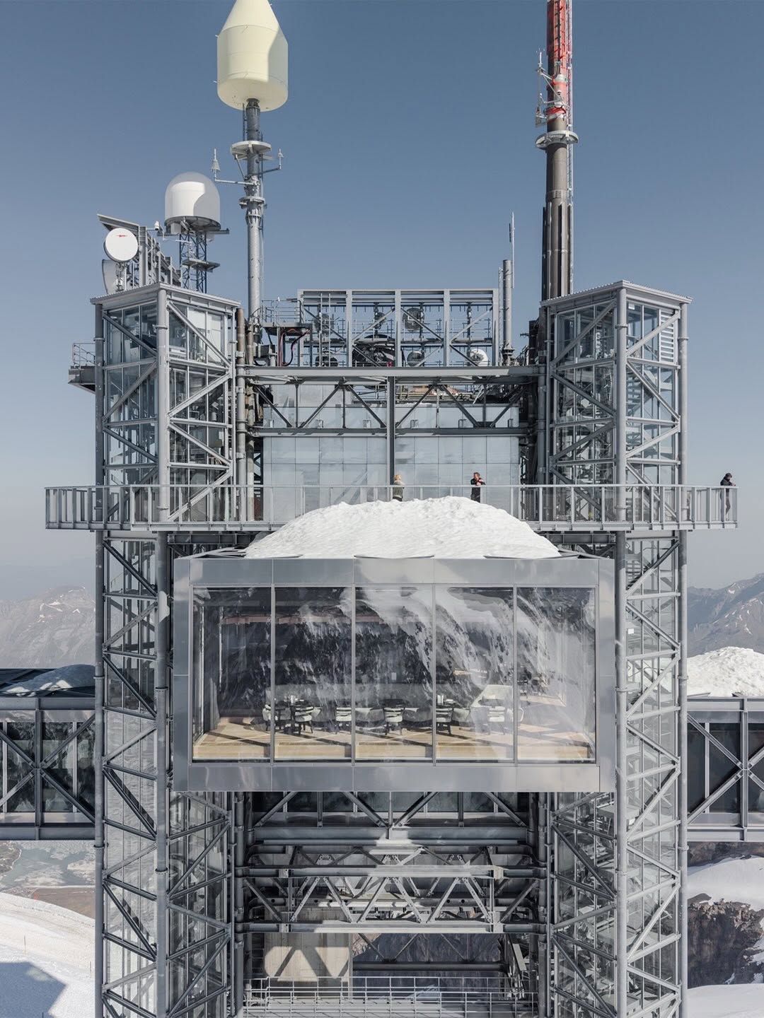 HERZOG DE MEURON TURNS AN ARMY TOWER INTO A PEAK (image 3)