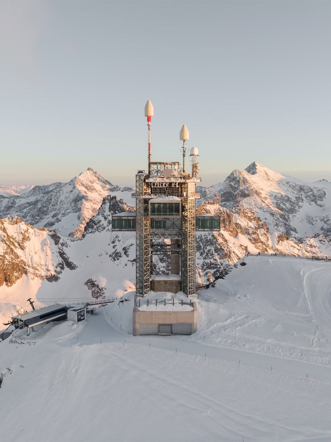HERZOG DE MEURON TURNS AN ARMY TOWER INTO A PEAK (image 8)