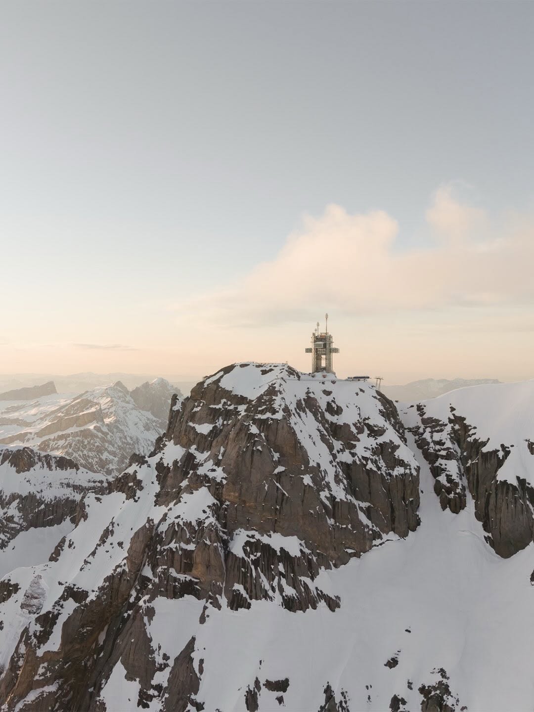 HERZOG DE MEURON TURNS AN ARMY TOWER INTO A PEAK (image 9)