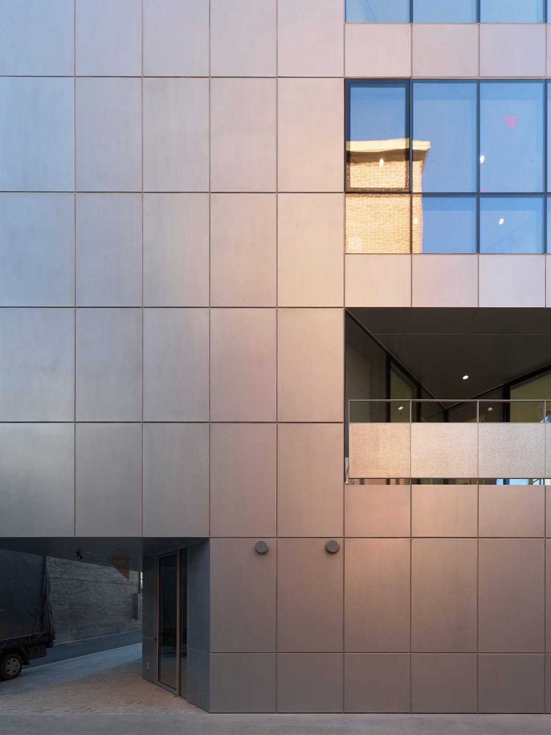 3D BUILDING SEOUL STACKS PRACTICE ROOMS FOR MUSIC PREP (image 8)
