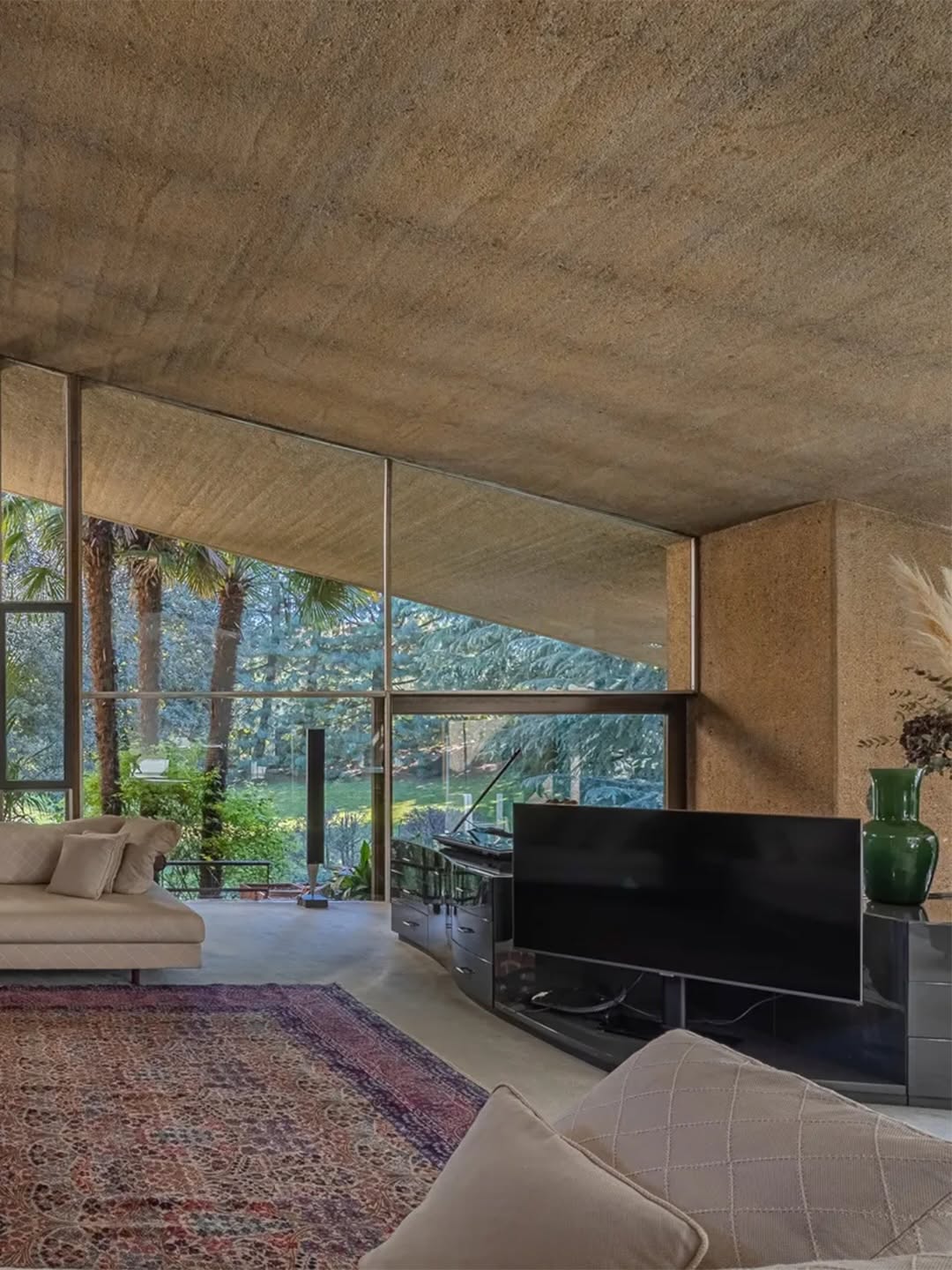 A 1970S MILAN HOUSE WHERE TWO DECADES COEXIST IN CONCRETE (image 6)