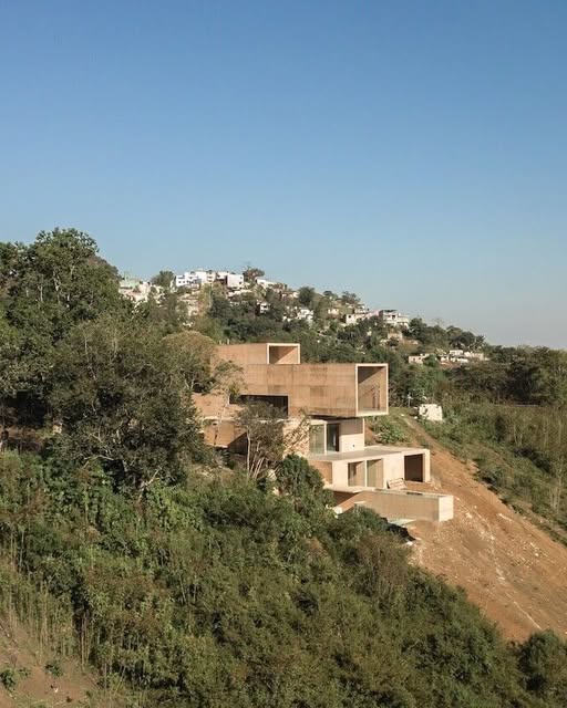 CASA AV ROTATES 9 DEGREES TO CATCH PICO DE ORIZABA (image 2)