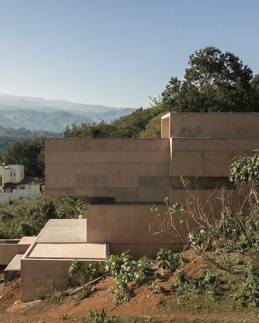 CASA AV ROTATES 9 DEGREES TO CATCH PICO DE ORIZABA (image 3)