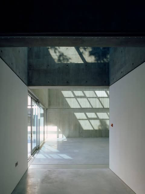 LIGHT HOUSE HID 800 SQUARE METERS BEHIND NOTTING HILL (image 3)