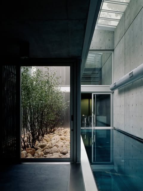 LIGHT HOUSE HID 800 SQUARE METERS BEHIND NOTTING HILL (image 4)