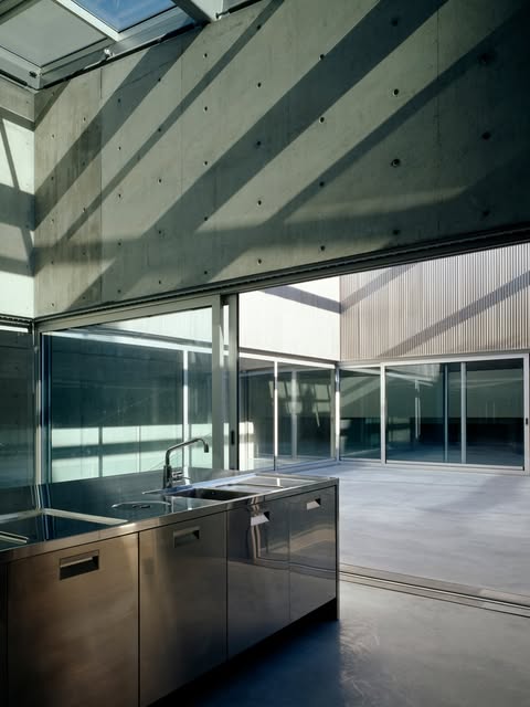 LIGHT HOUSE HID 800 SQUARE METERS BEHIND NOTTING HILL (image 5)