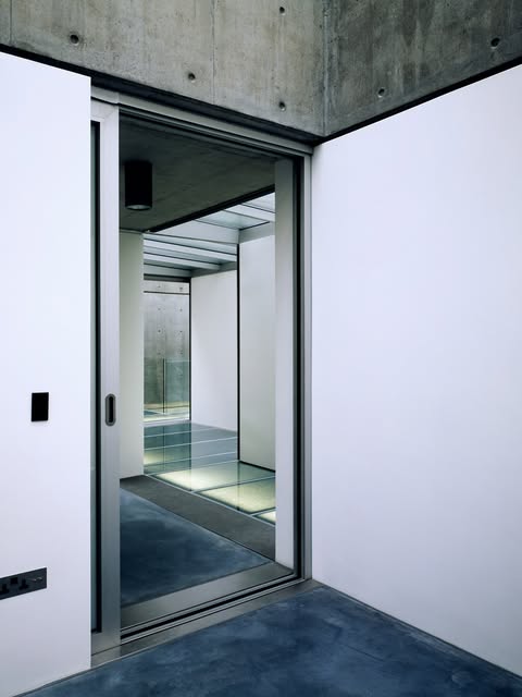 LIGHT HOUSE HID 800 SQUARE METERS BEHIND NOTTING HILL (image 9)
