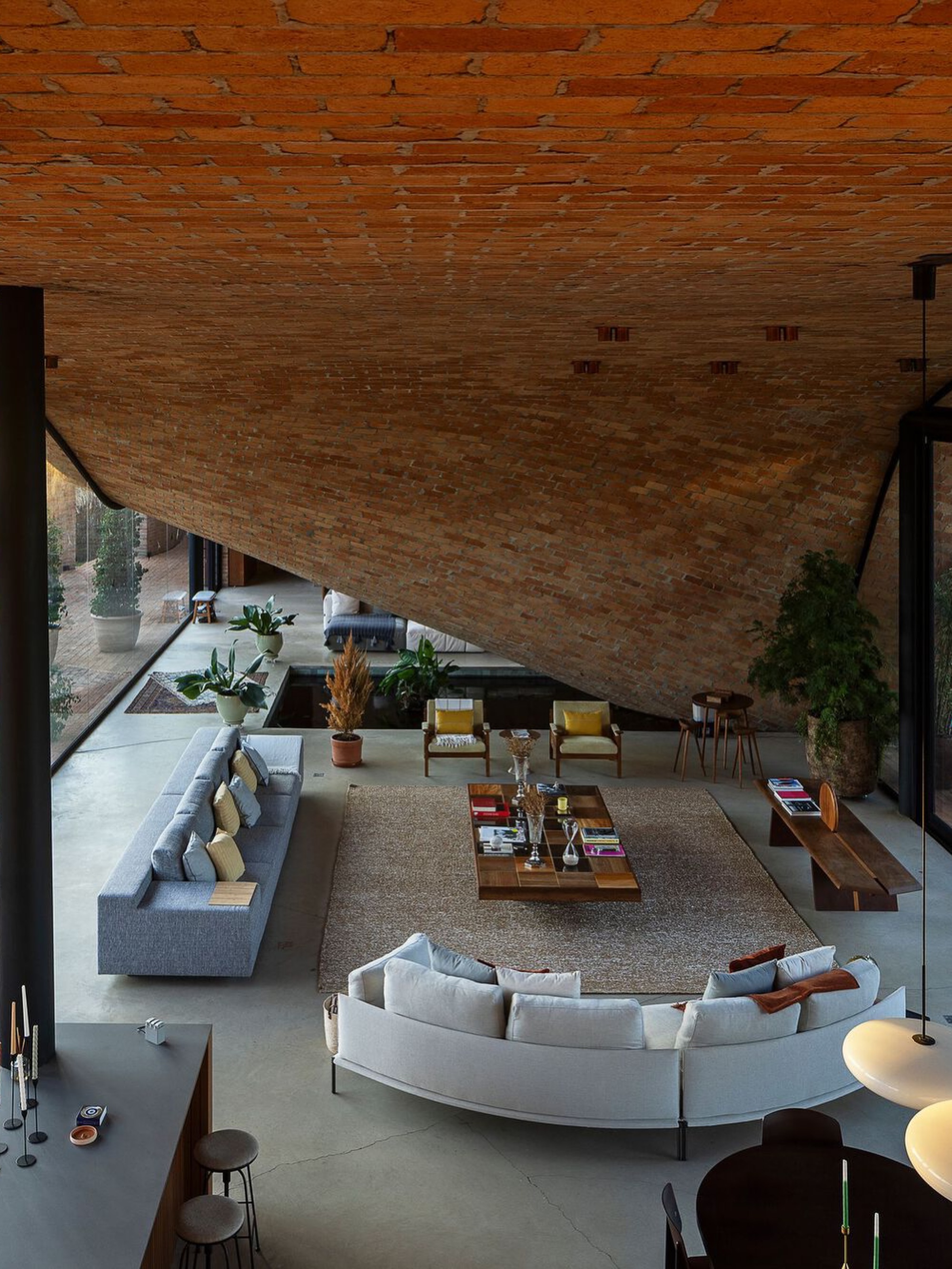MAREINES BUILDS A 1,350 SQM CLOISTER HOUSE IN BRAZIL (image 9)