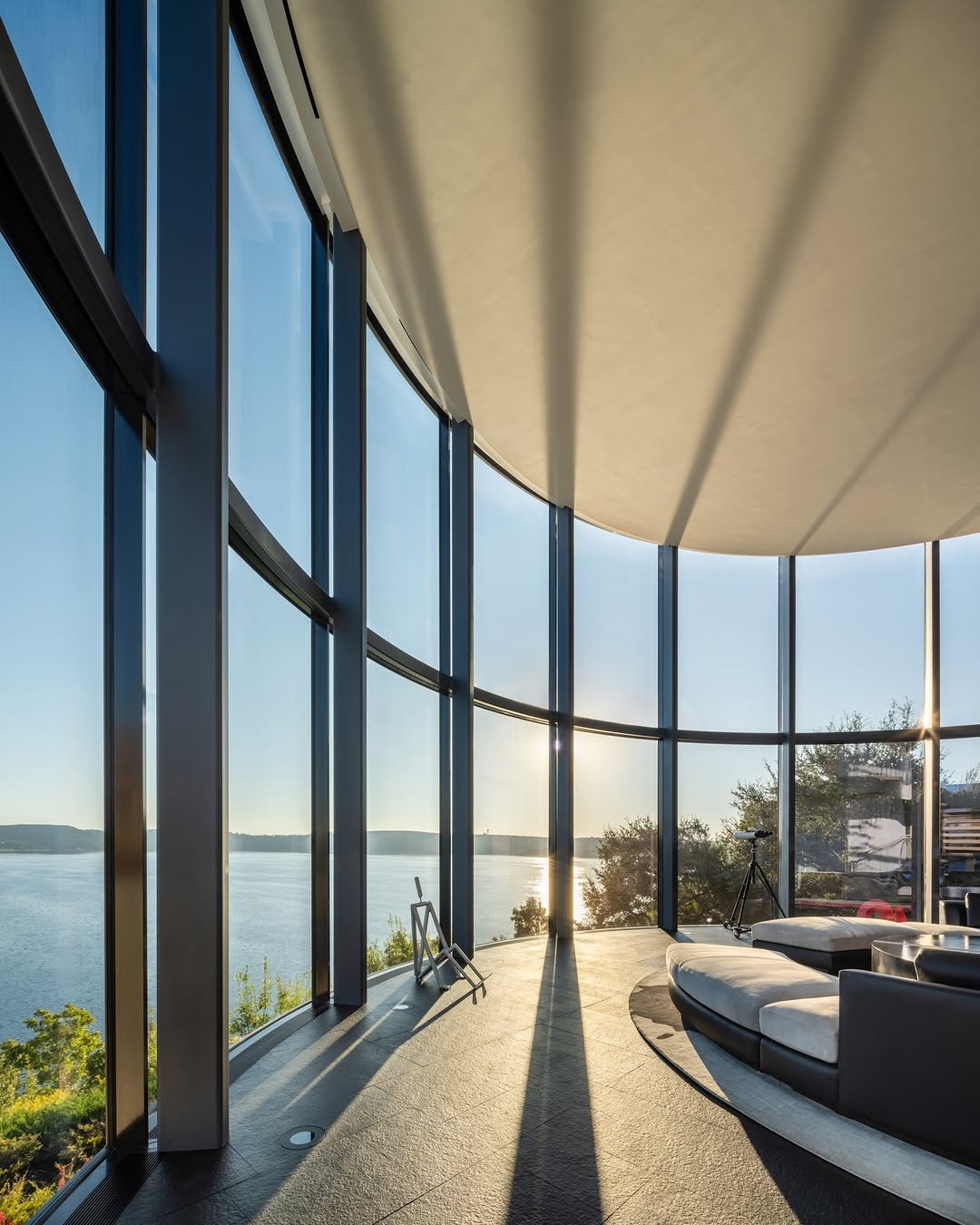 OCTANT HOUSE BY MF ARCHITECTURE MAKES THE GARAGE THE CENTRAL SPACE (image 4)