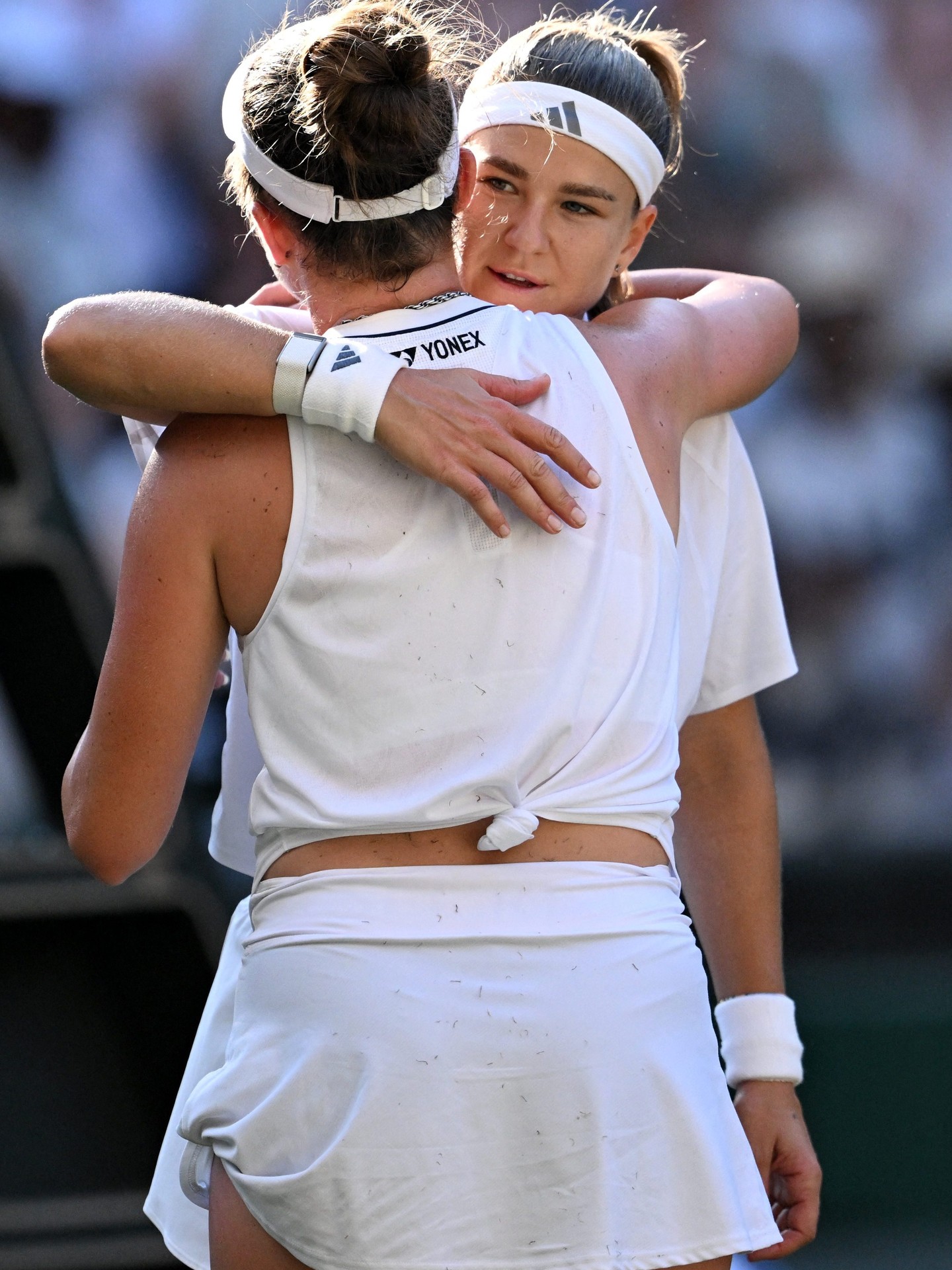 NOSKOVA BEATS MUCHOVA 6 TO 2, 5 TO 7, 6 TO 3 AT WIMBLEDON (image 3)