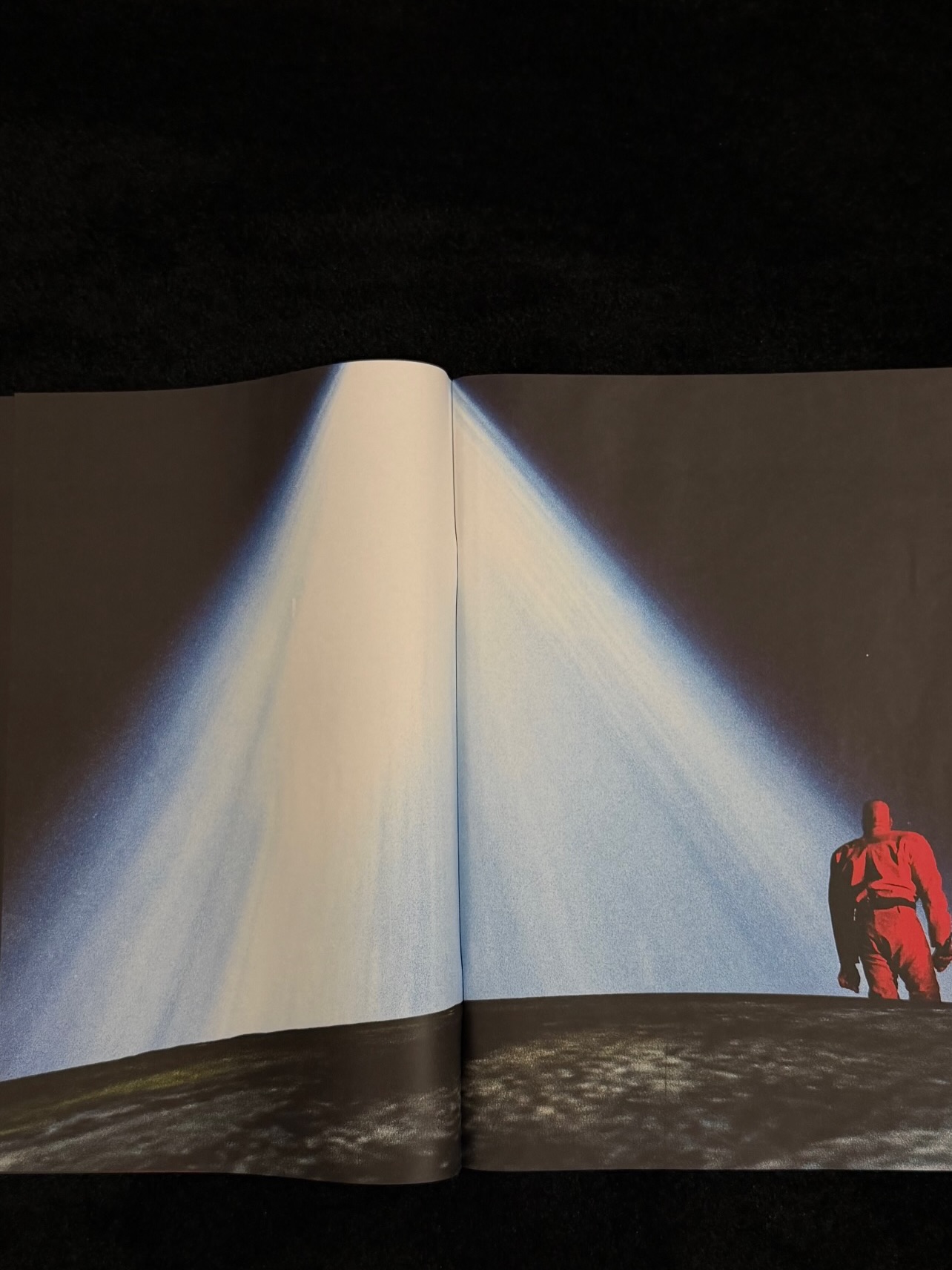 YE TOUR ZINE SURFACES DAY OF CHICAGO SOLDIER FIELD SHOW (image 2)