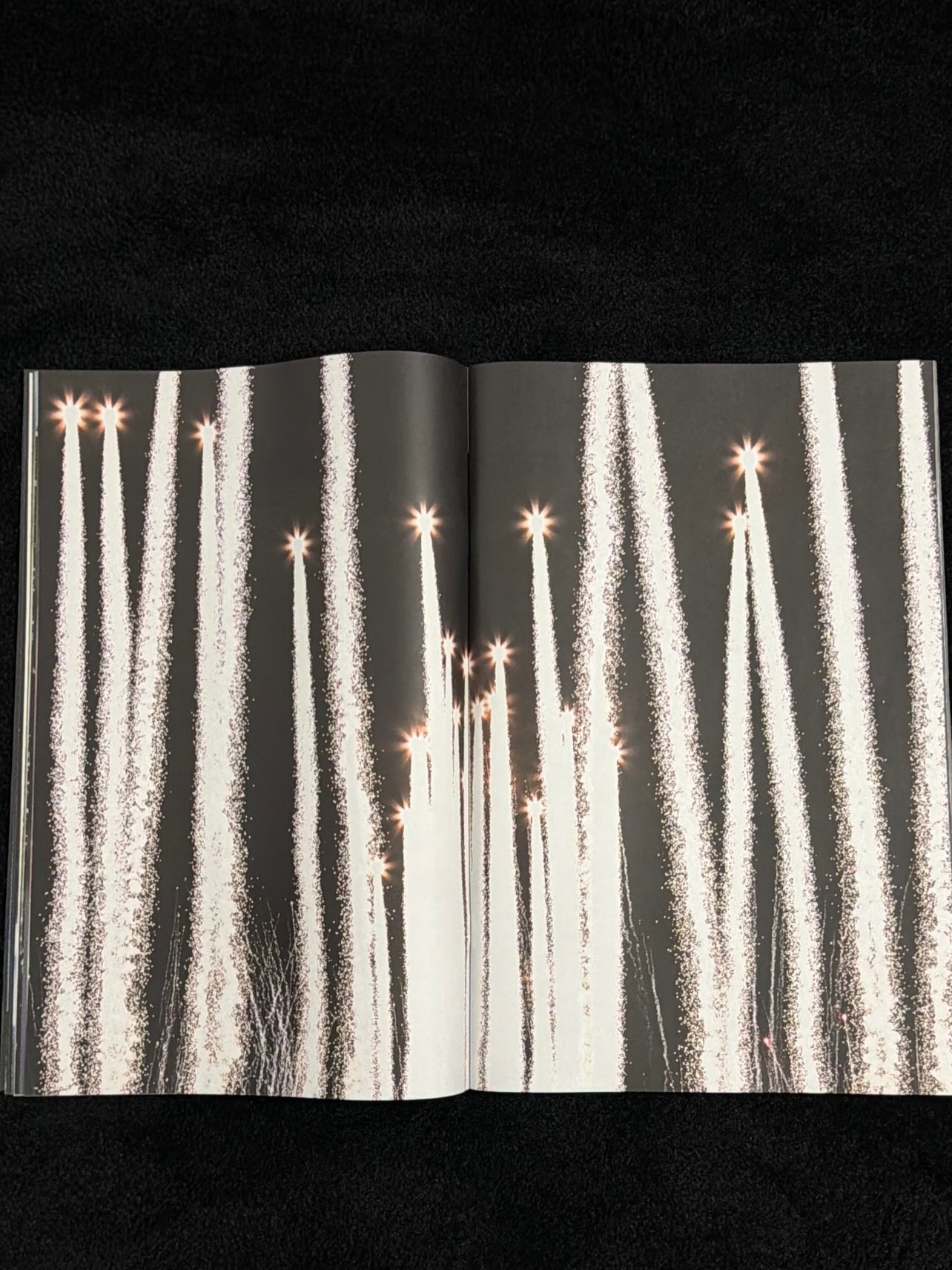 YE TOUR ZINE SURFACES DAY OF CHICAGO SOLDIER FIELD SHOW (image 3)