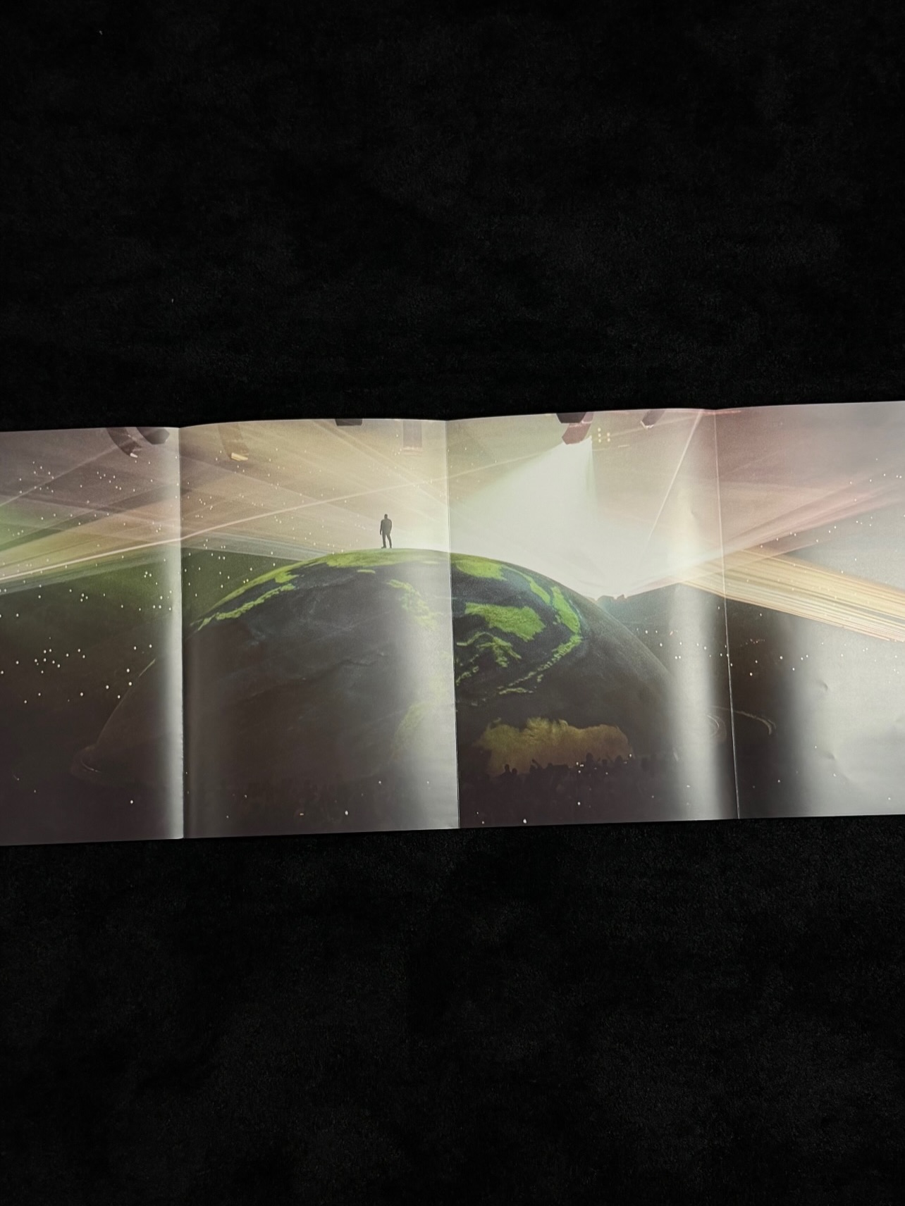YE TOUR ZINE SURFACES DAY OF CHICAGO SOLDIER FIELD SHOW (image 4)
