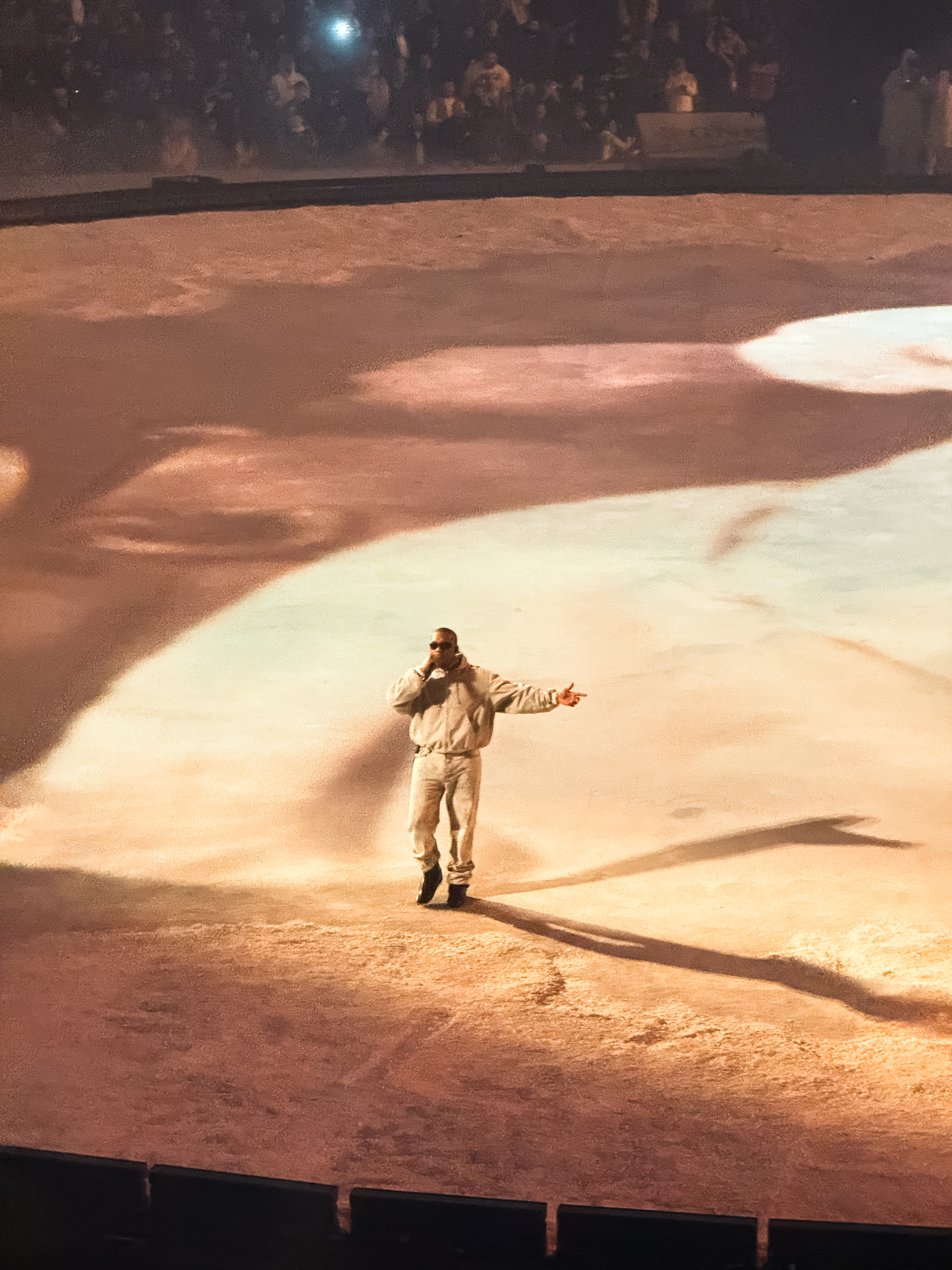 YE PLAYED MEXICO CITY AND THE STREET VENDORS STOLE THE NIGHT (image 6)