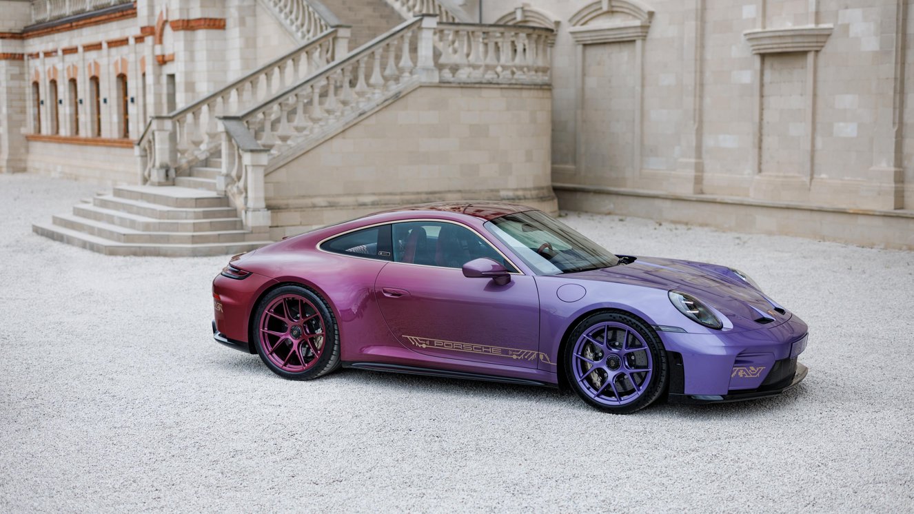 PORSCHE SPENT 400 HOURS ON ONE PAINT JOB (image 2)