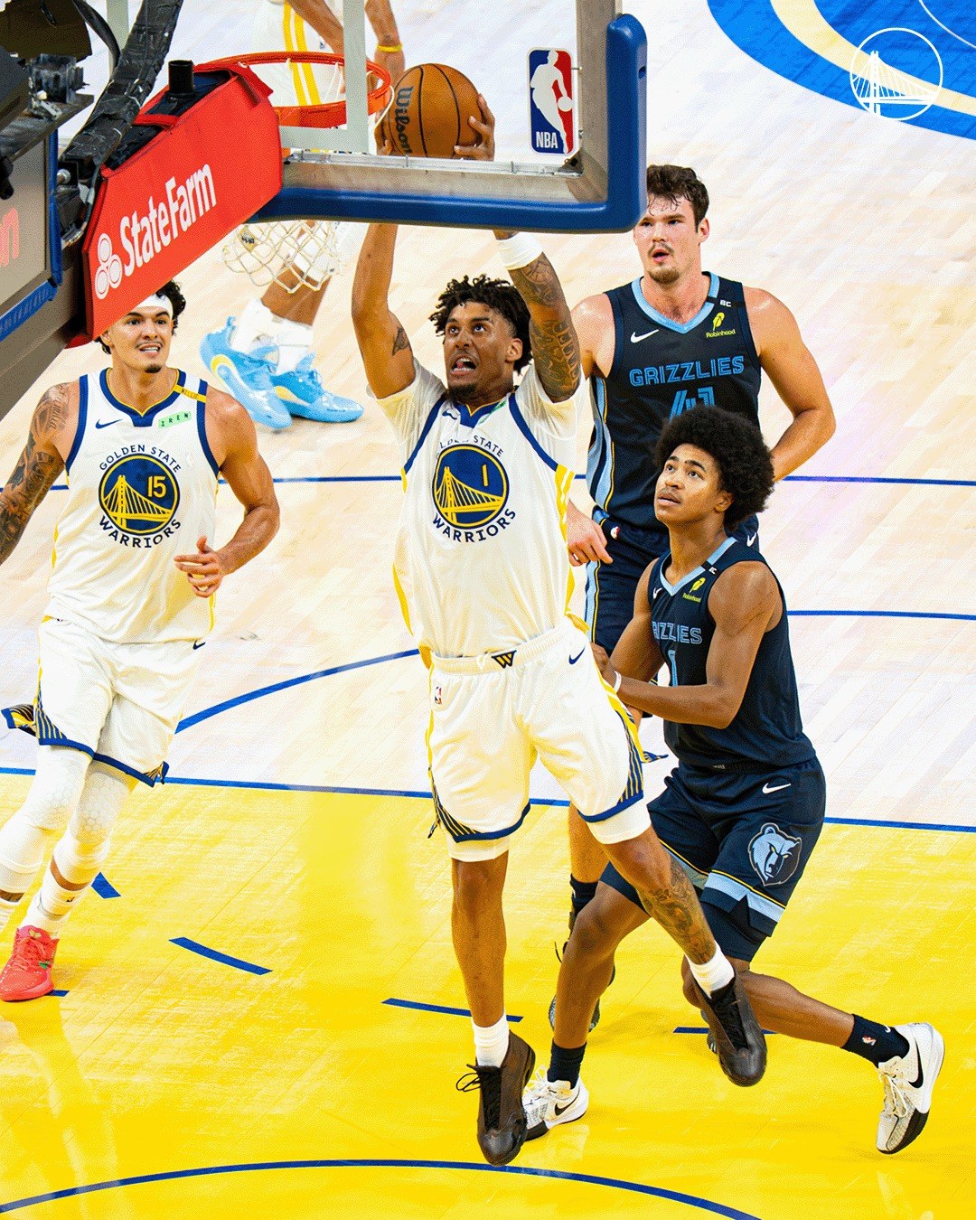 Warriors rookie Yaxel Lendeborg dunks against the Memphis Grizzlies at Chase Center