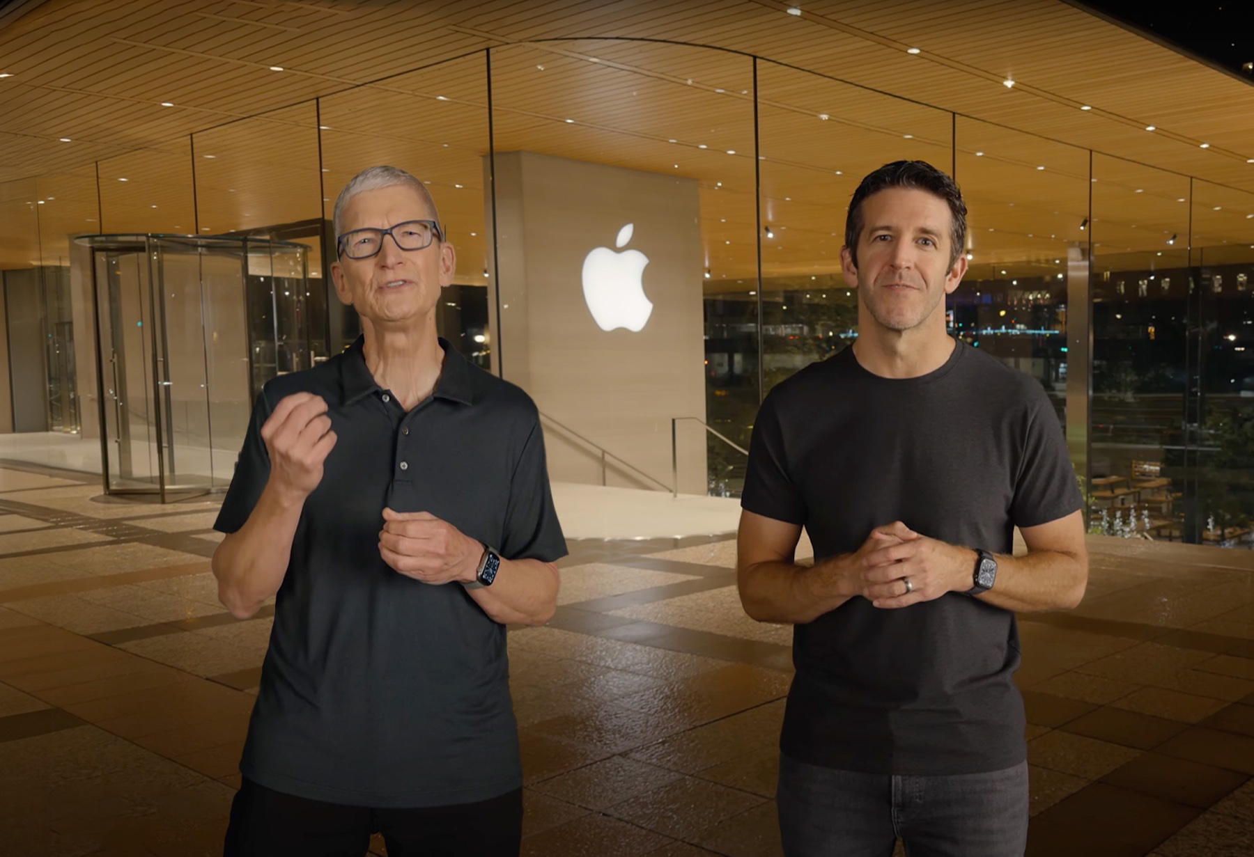APPLE UNVEILS THE IPHONE DUO, ITS FIRST FOLDABLE PHONE (image 2)