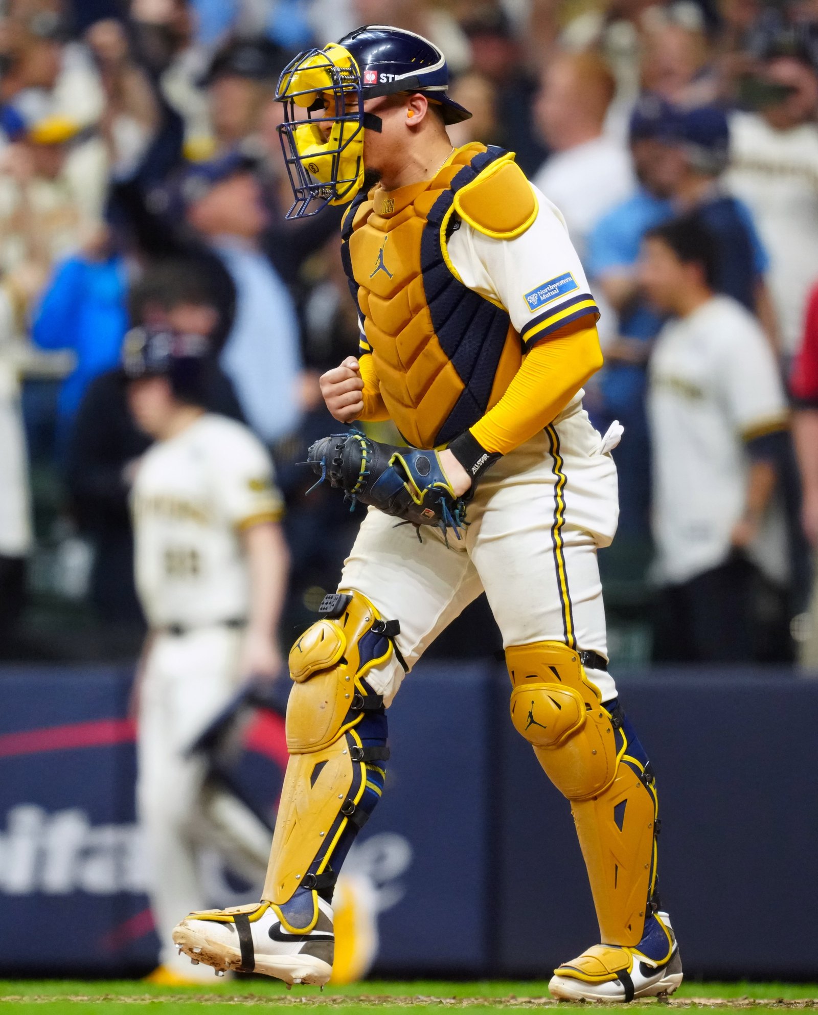 BREWERS TAKE GAME 1 OF A WORLD SERIES NEITHER TEAM HAS EVER WON (image 2)