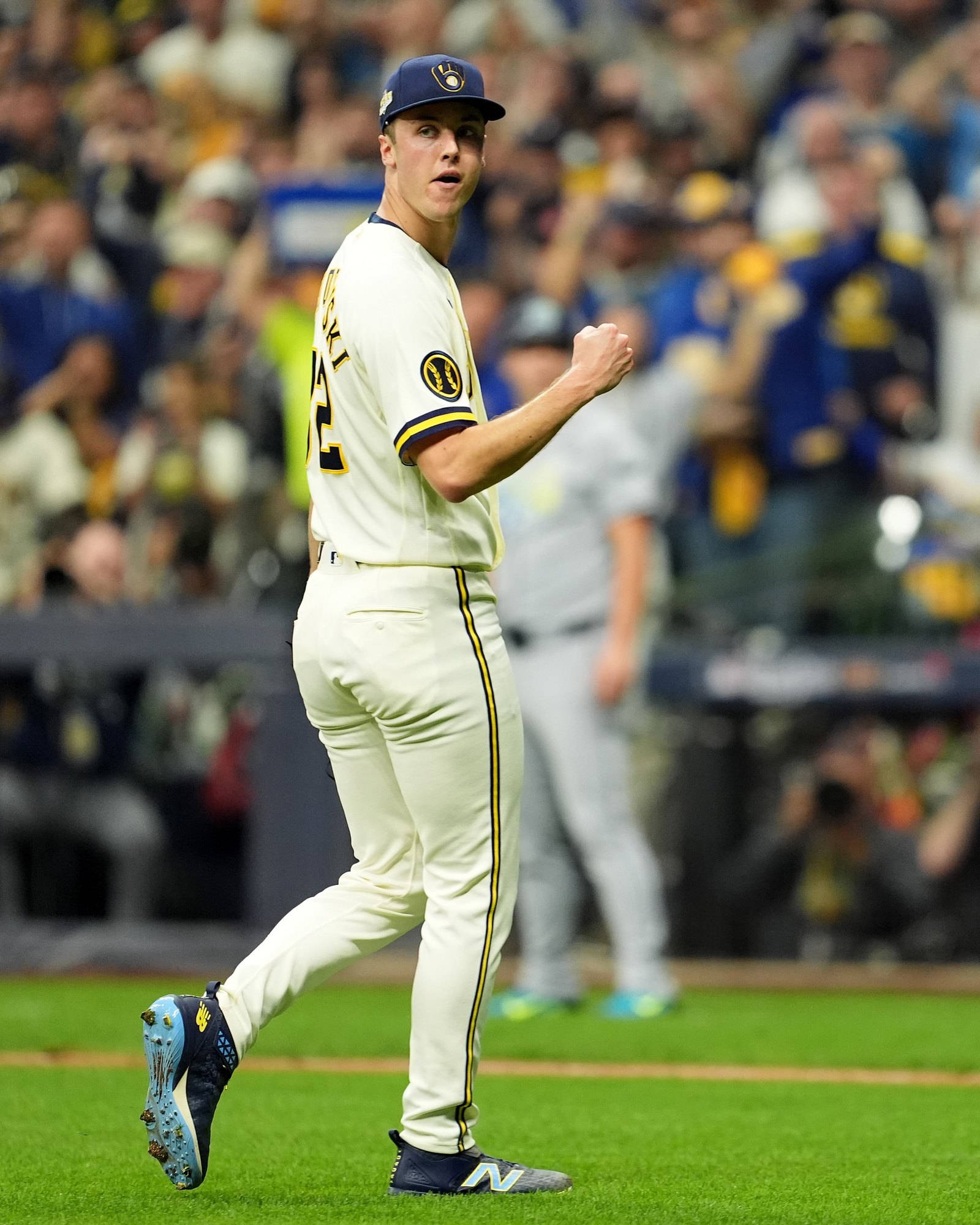BREWERS TAKE GAME 1 OF A WORLD SERIES NEITHER TEAM HAS EVER WON (image 5)